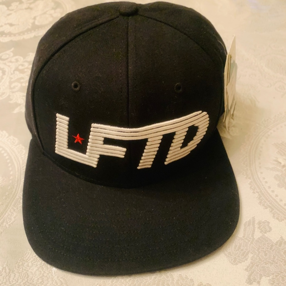 LRG lifted black size osfm belt loop back
